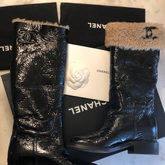 Authentic pair of CHANEL wool lined boots. - Picture 4 of 8